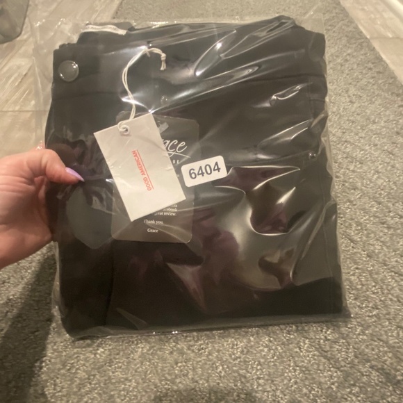 New! Good American Good Waist Moto jeans high waisted black. - Picture 16 of 16